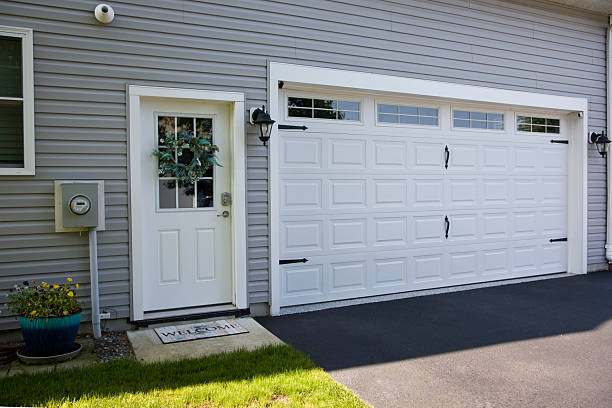 24/7 Emergency Garage Door Panel Replacement experts in Kenmar, PA